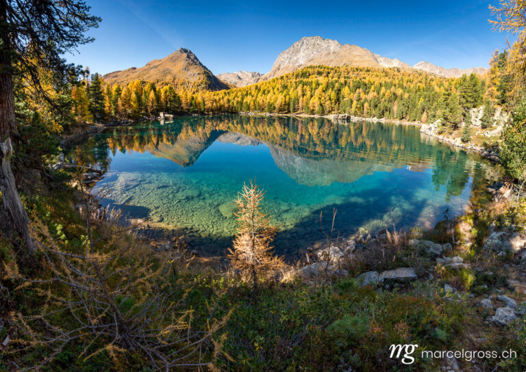 . Goldener Herbst am Lago di Saoseo im Val di Campo, Poschiavo, Schweiz. Marcel Gross Photography