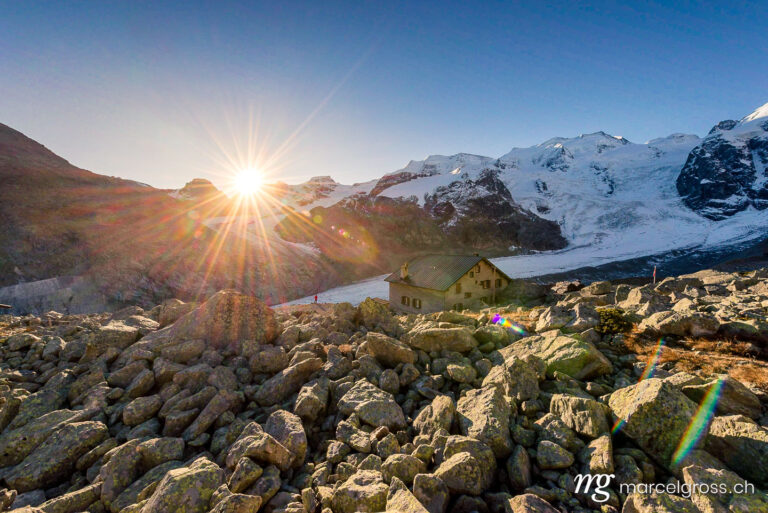 . Sonnenaufgang über der Bovalhütte und Morteratschgletscher, Graubünden, Schweiz. Marcel Gross Photography