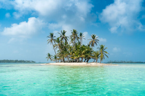 Panama Bilder. paradisiac island with coco palm tree and sandy beach in Guna Yala, San Blas, Panama. Taken by Marcel Gross Photography
