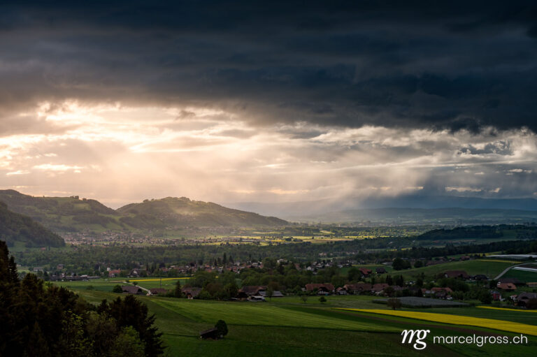 . Sunset mood over the Aare valley with Belpberg. Marcel Gross Photography