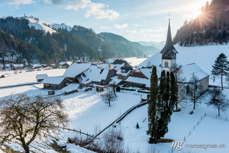 . Winter in Trub Dorf im tiefverschneiten Emmental. Marcel Gross Photography