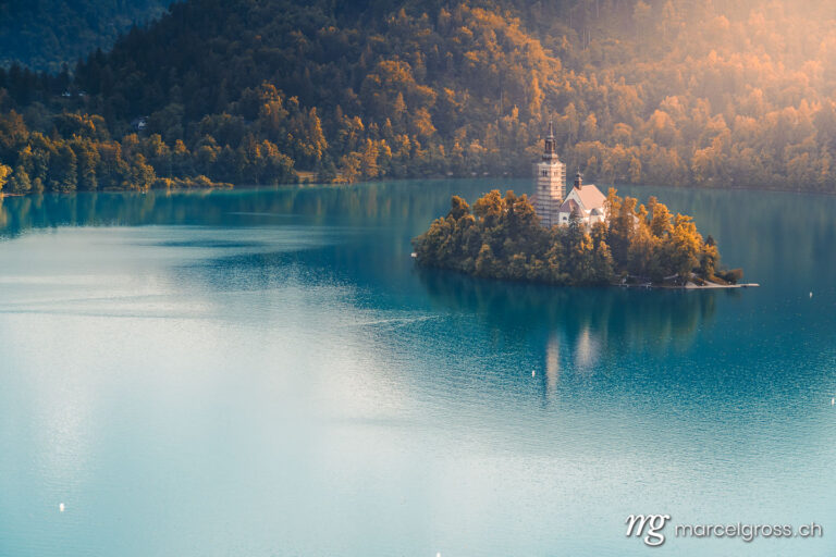 slowenien-bilder. church on top of a hill in Slowenia. Marcel Gross Photography