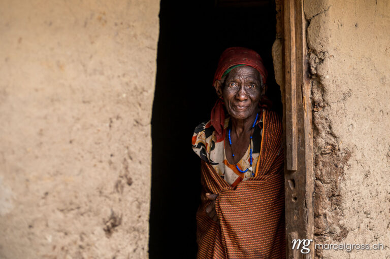 Uganda Bilder. elderly woman in Ugandan VIllage at Lake Mutanda near Kisoro. Marcel Gross Photography