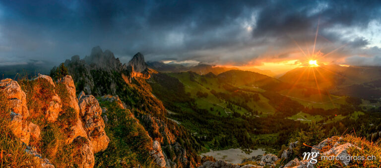 Panoramabilder Schweiz. fantastic summer sunset at the swiss peaks of Gastlosen. Marcel Gross Photography