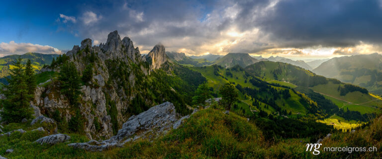 Panoramabilder Schweiz. rugged peaks of Gastlosen in the alpine foothills of Fribourg. Marcel Gross Photography
